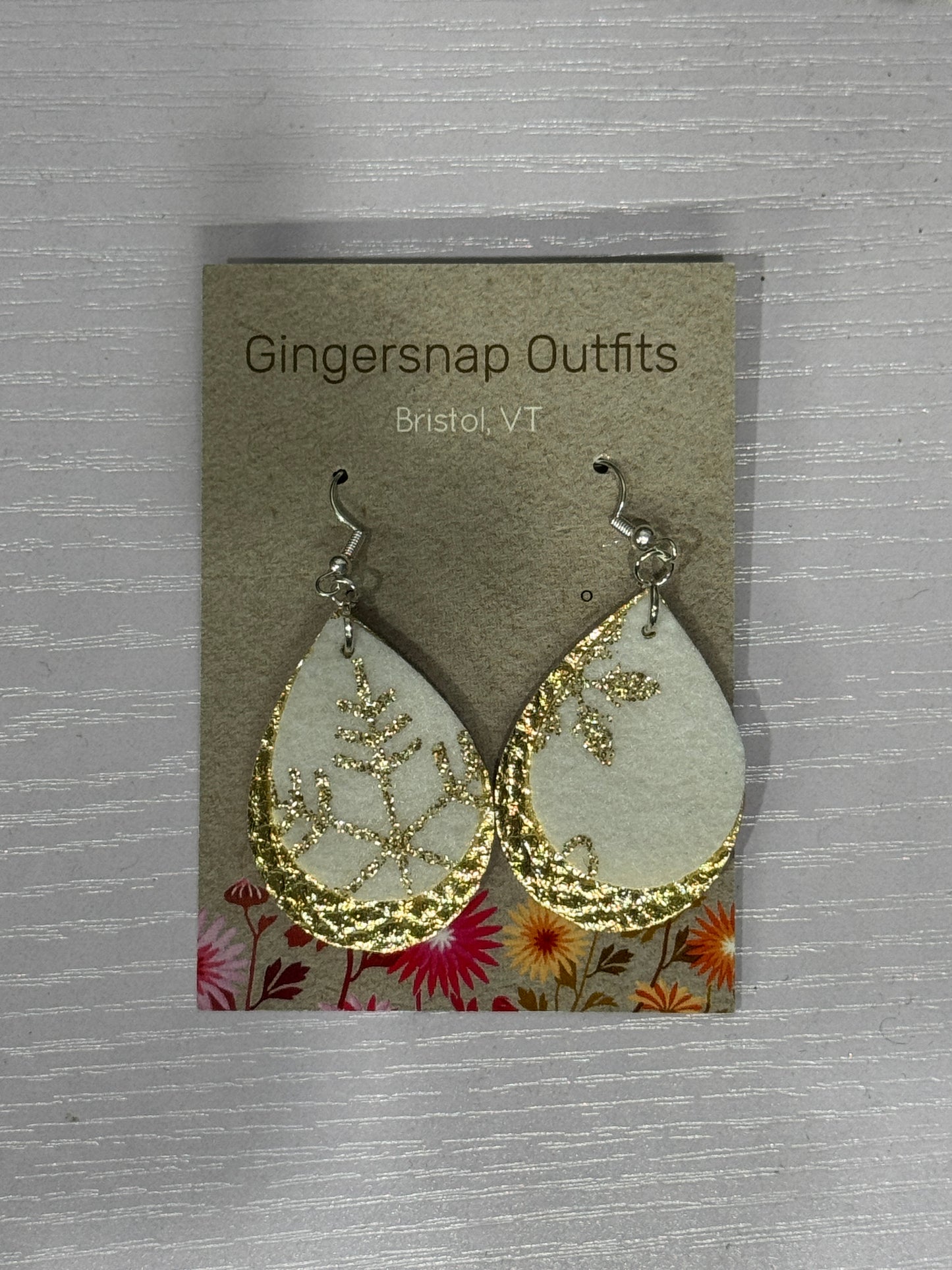 Small Gold Snowflakes earrings