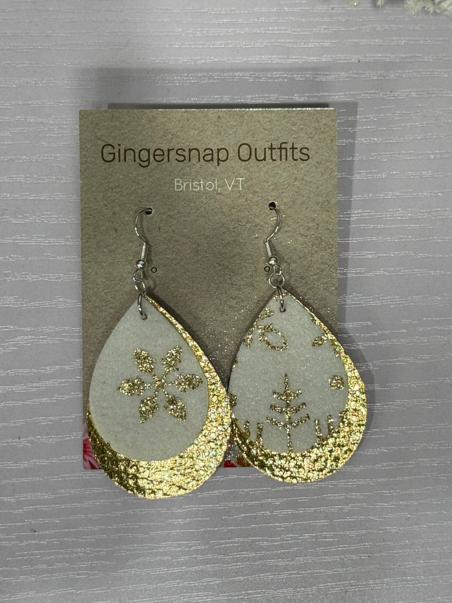 Medium Gold Snowflakes earrings