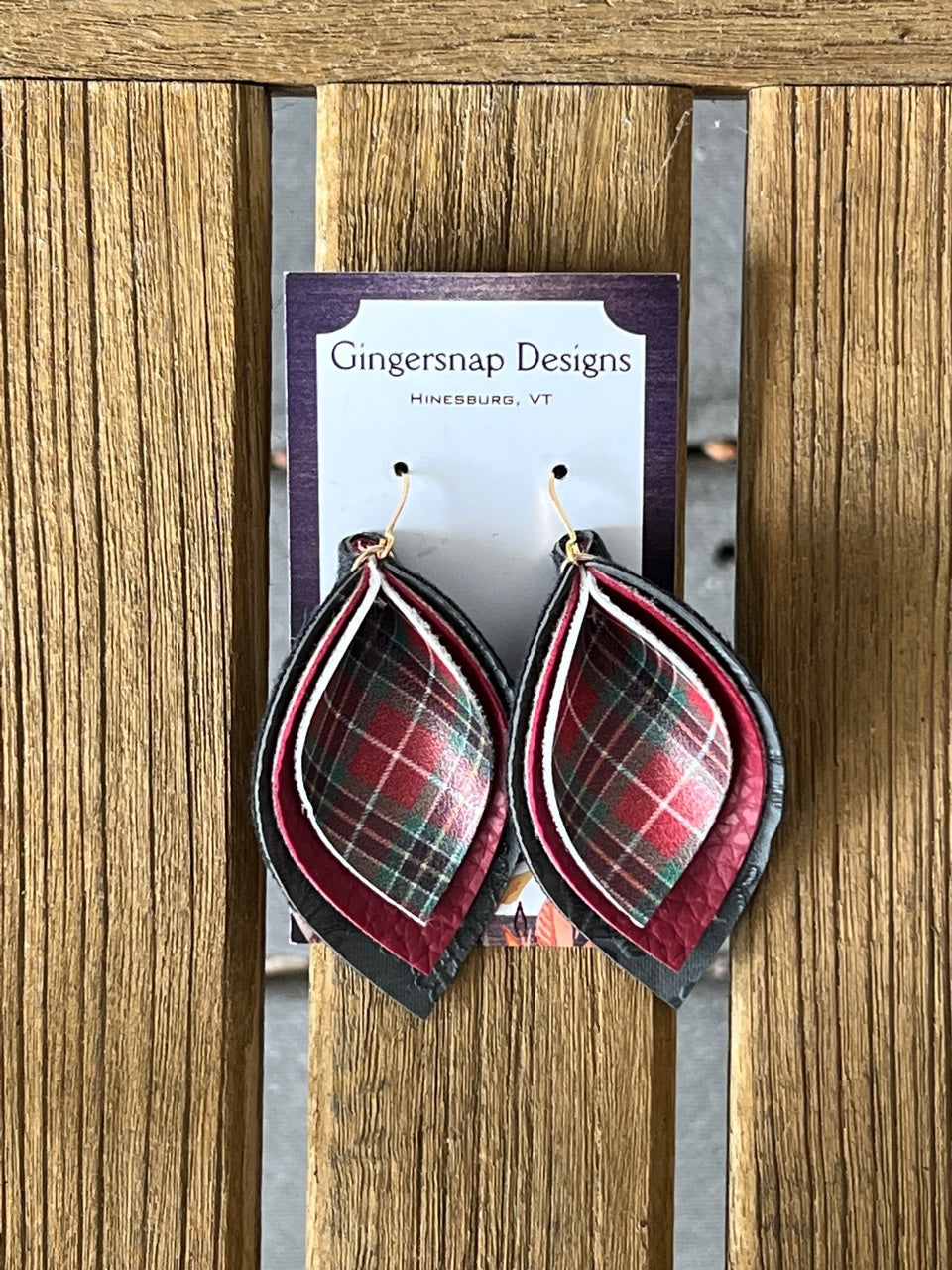 Large curved holiday plaid