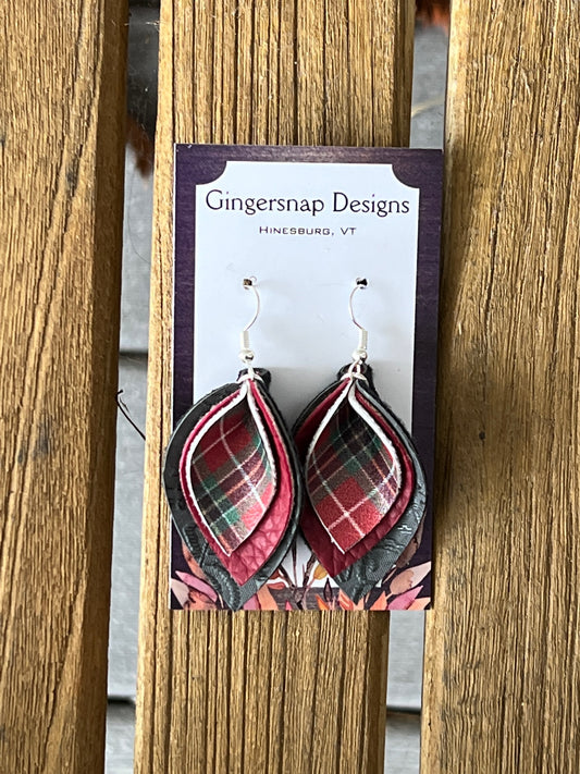 Small curved holiday plaid