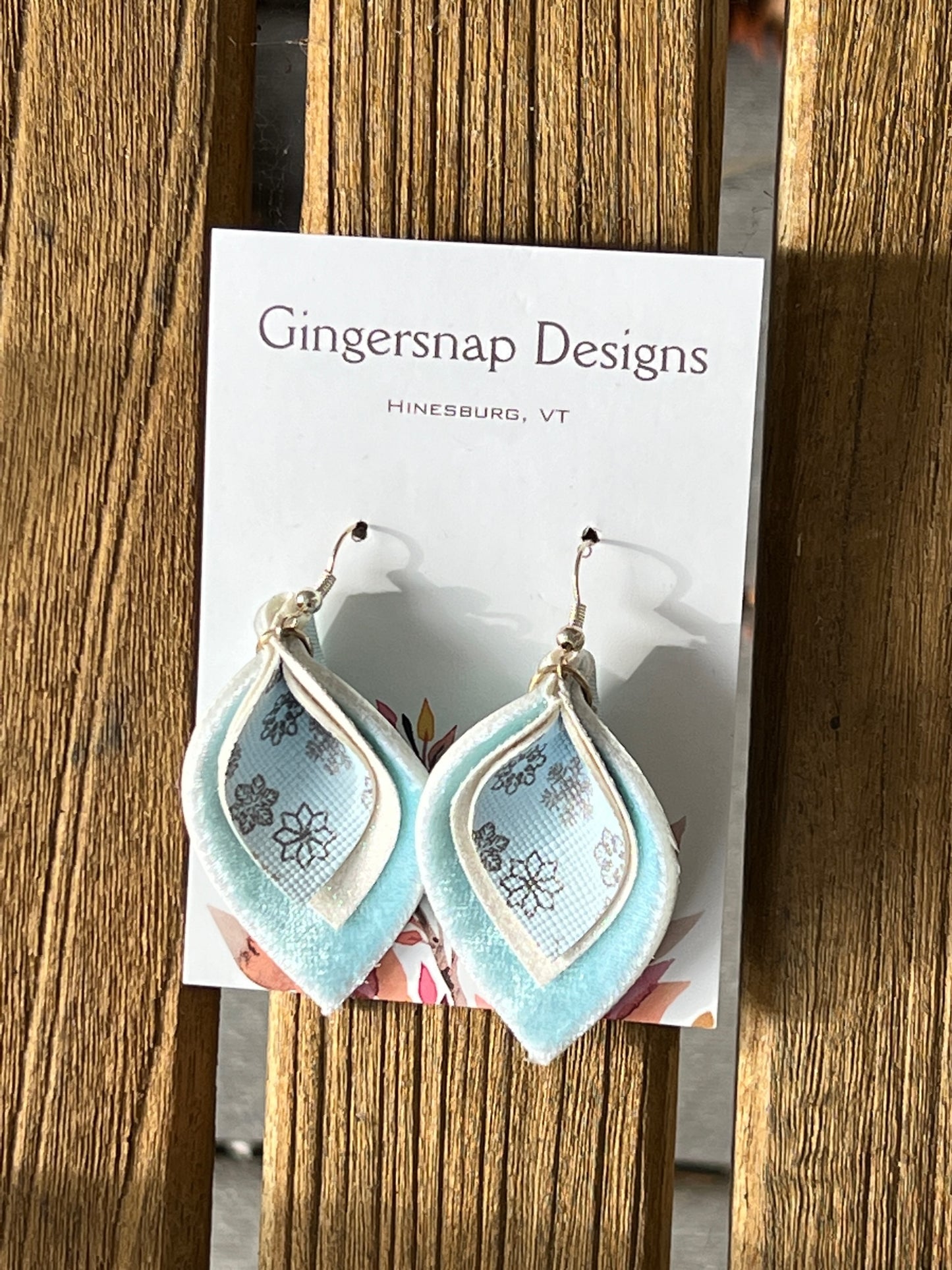 Small blue curved holiday snowflakes
