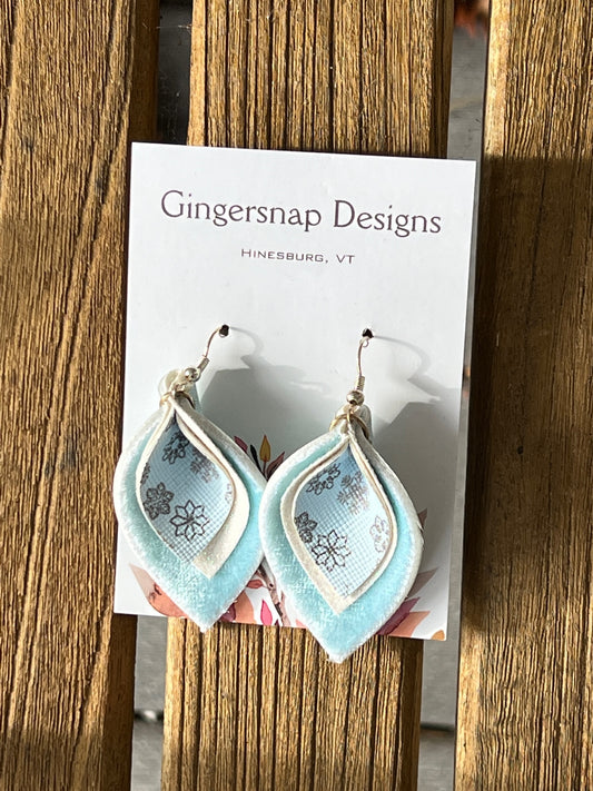 Small blue curved holiday snowflakes