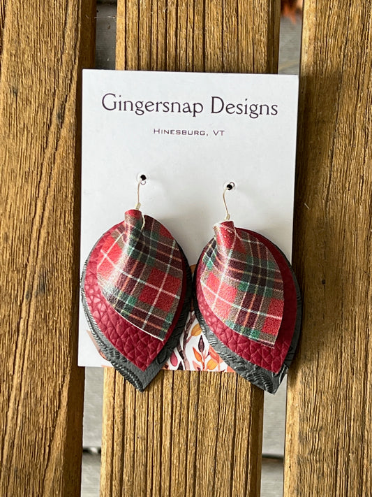 Medium concave curved holiday plaid