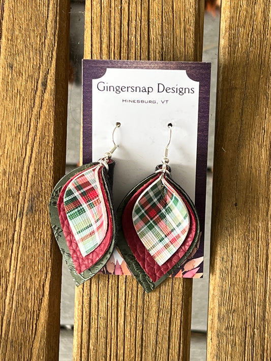 Medium curved holiday plaid