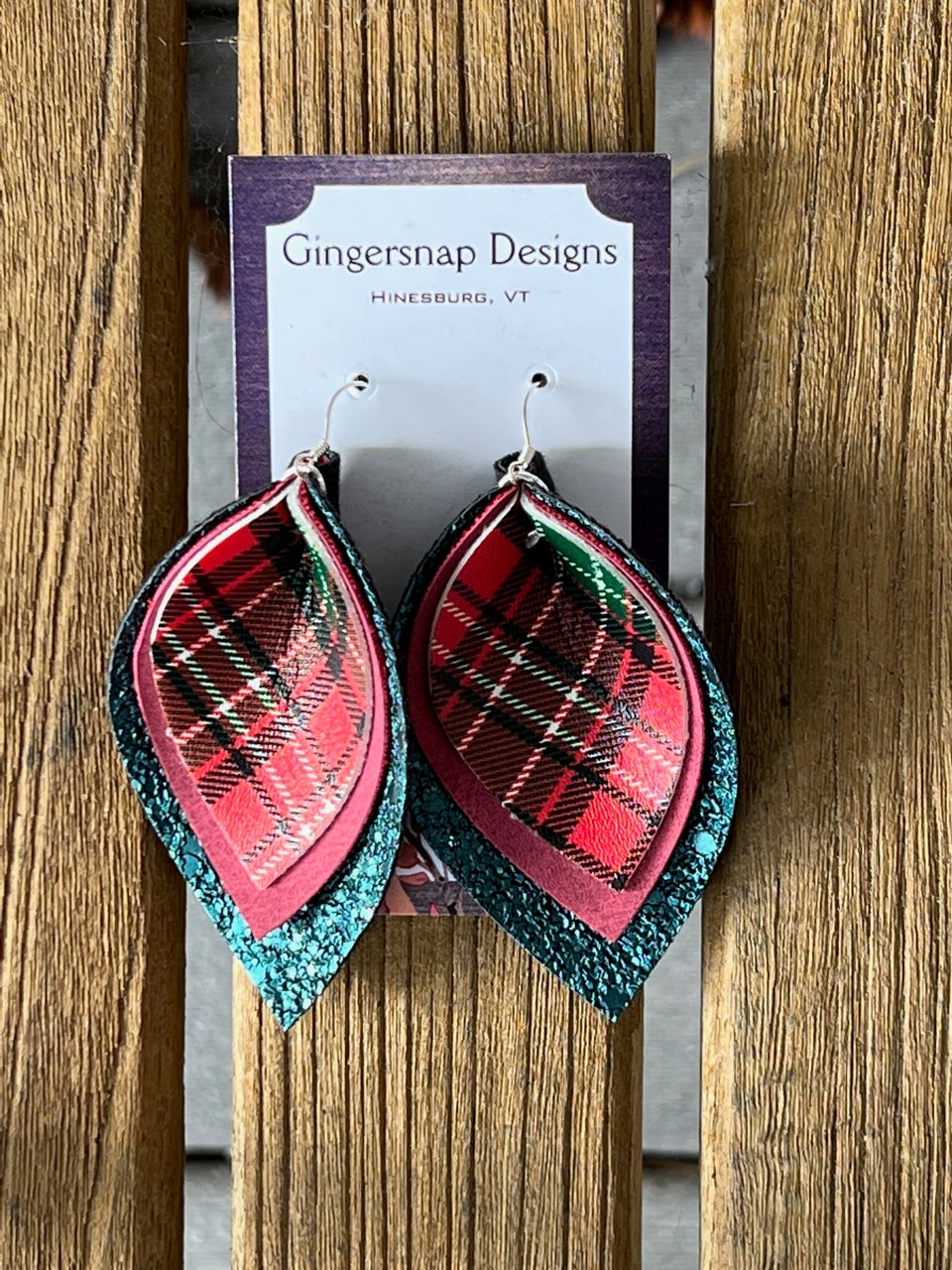 Large curved holiday plaid