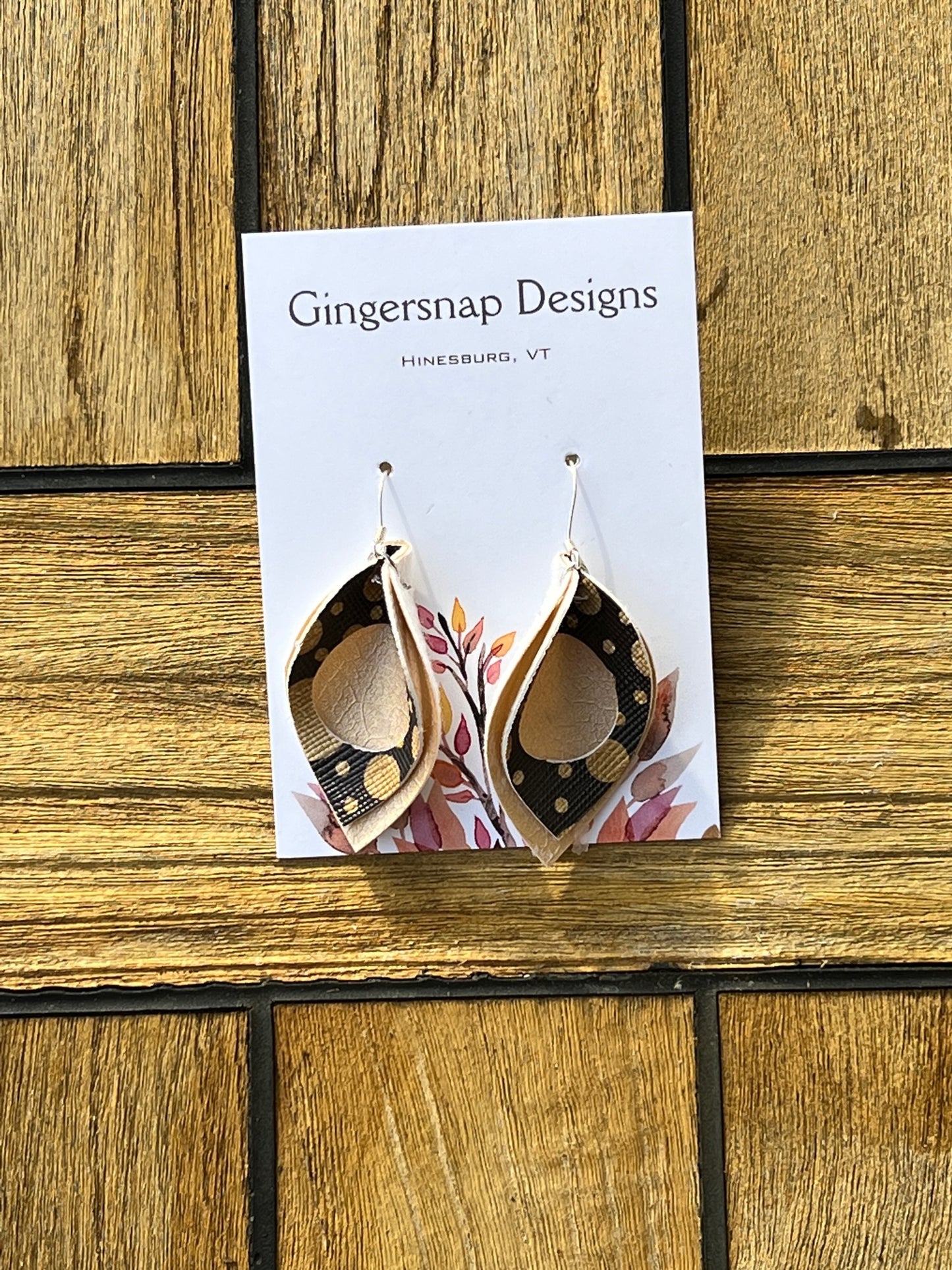 Small curved gold cut outs