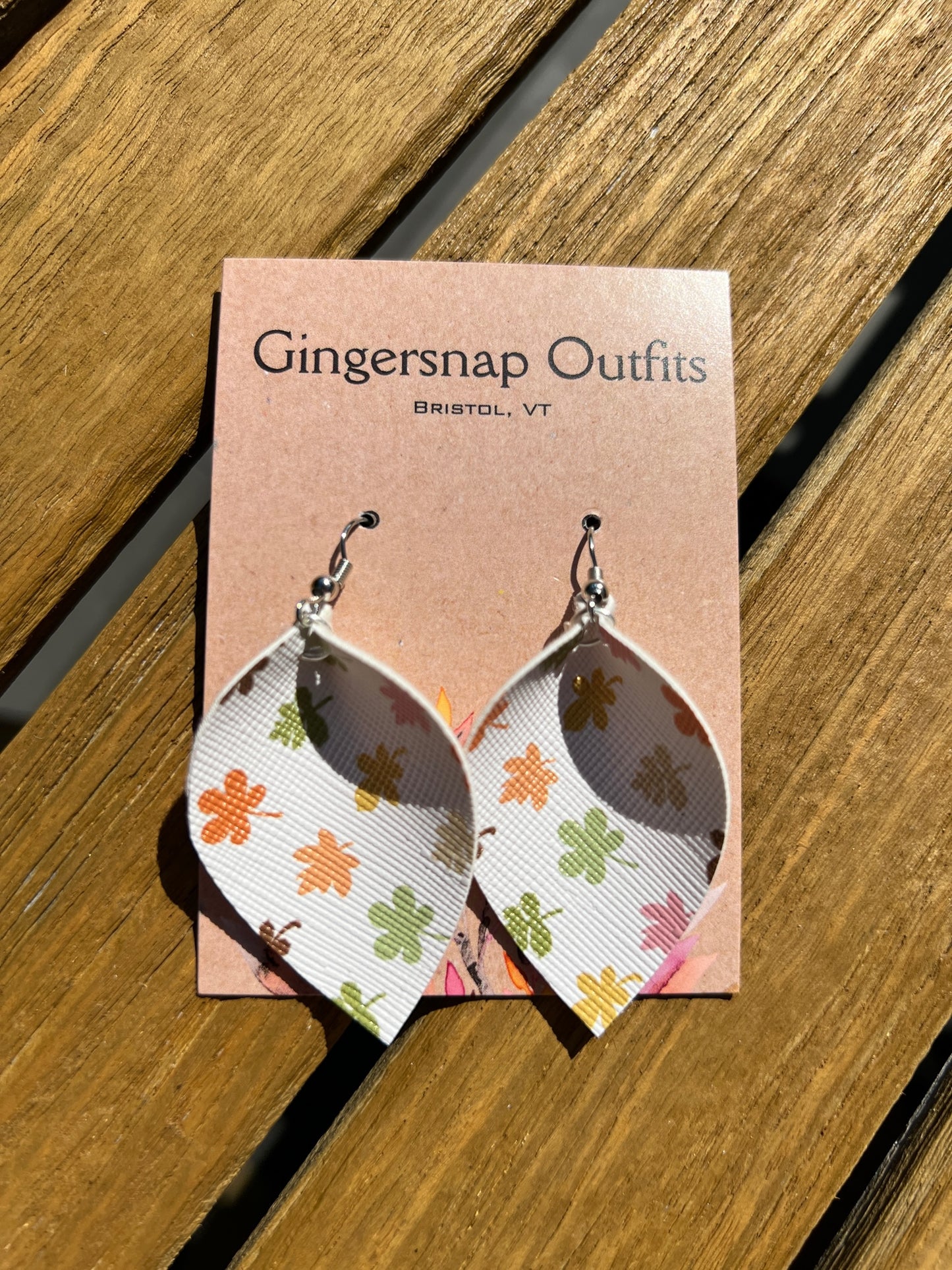 Medium curved fall leaves